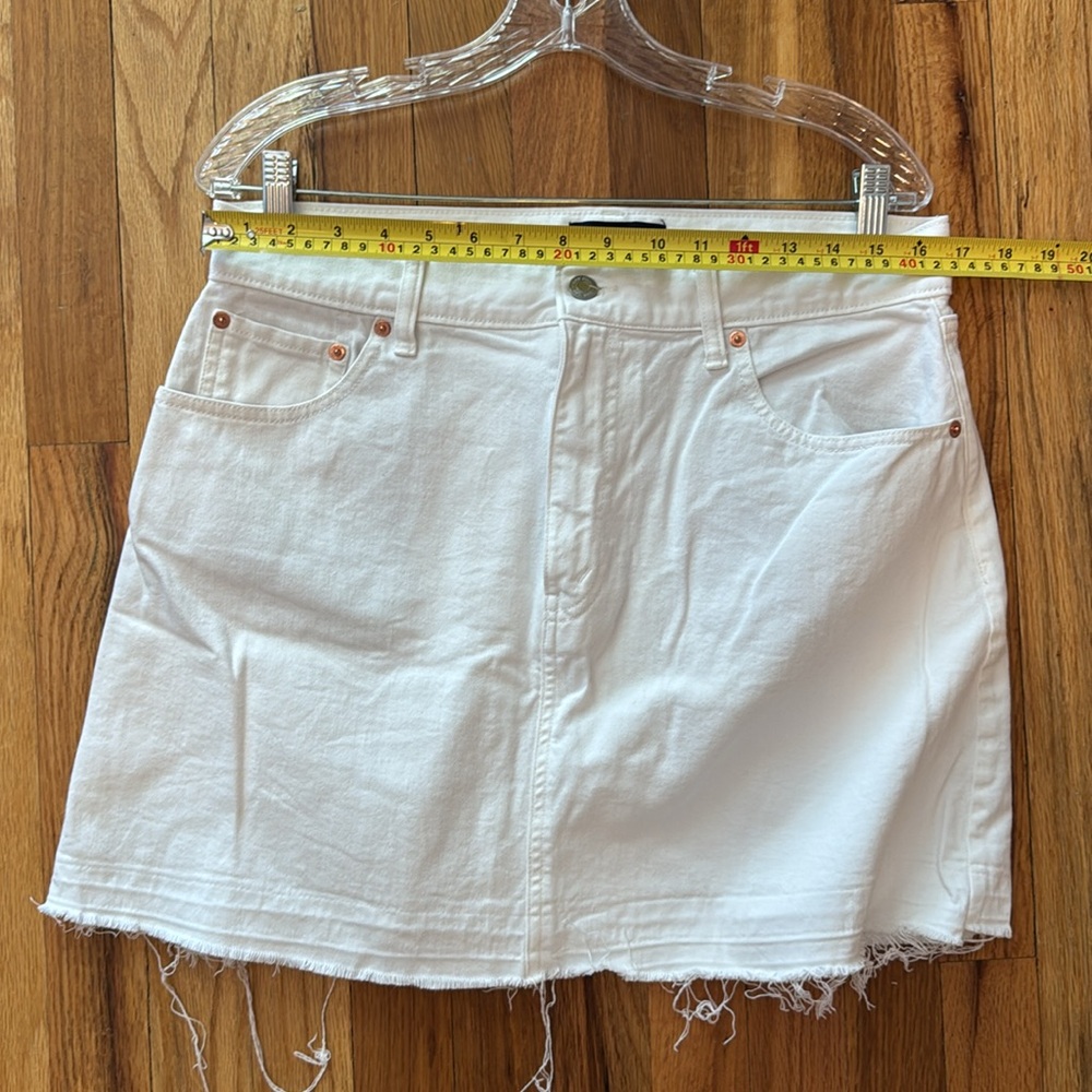 GAP White Denim Skirt, Raw Edge, Size 12/31 - Picture 4 of 7
